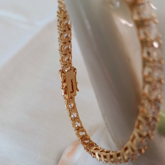 NWOT Gorgeous Gold Plated 4mm CZ Tennis Bracelet (6") - Picture 7 of 16